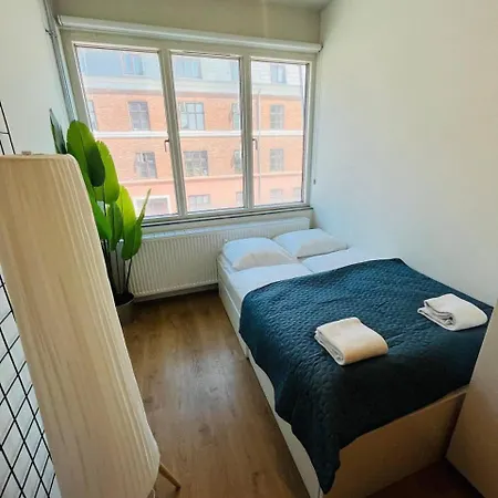 Double Bed And Kitchen 3 Appartement *