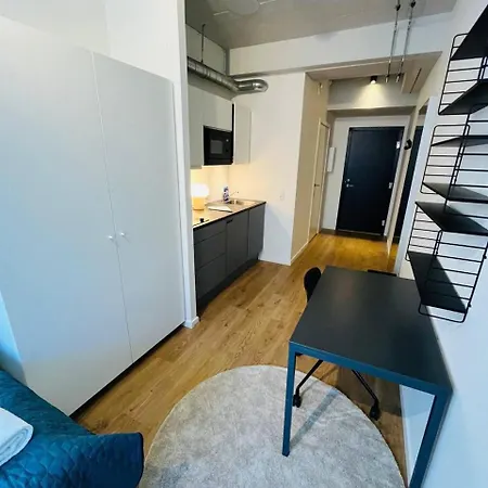 דירה Double Bed And Kitchen 3