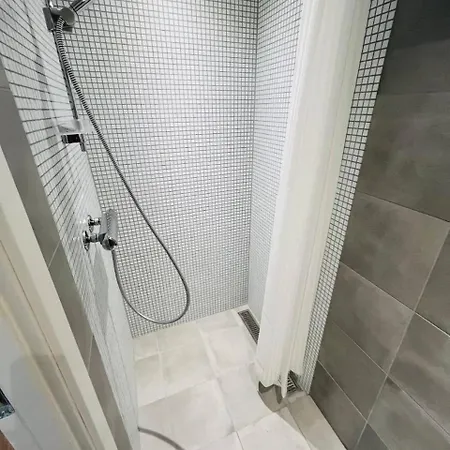 דירה Double Bed And Kitchen 3 *